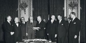 Firma del Tratado de París<br />