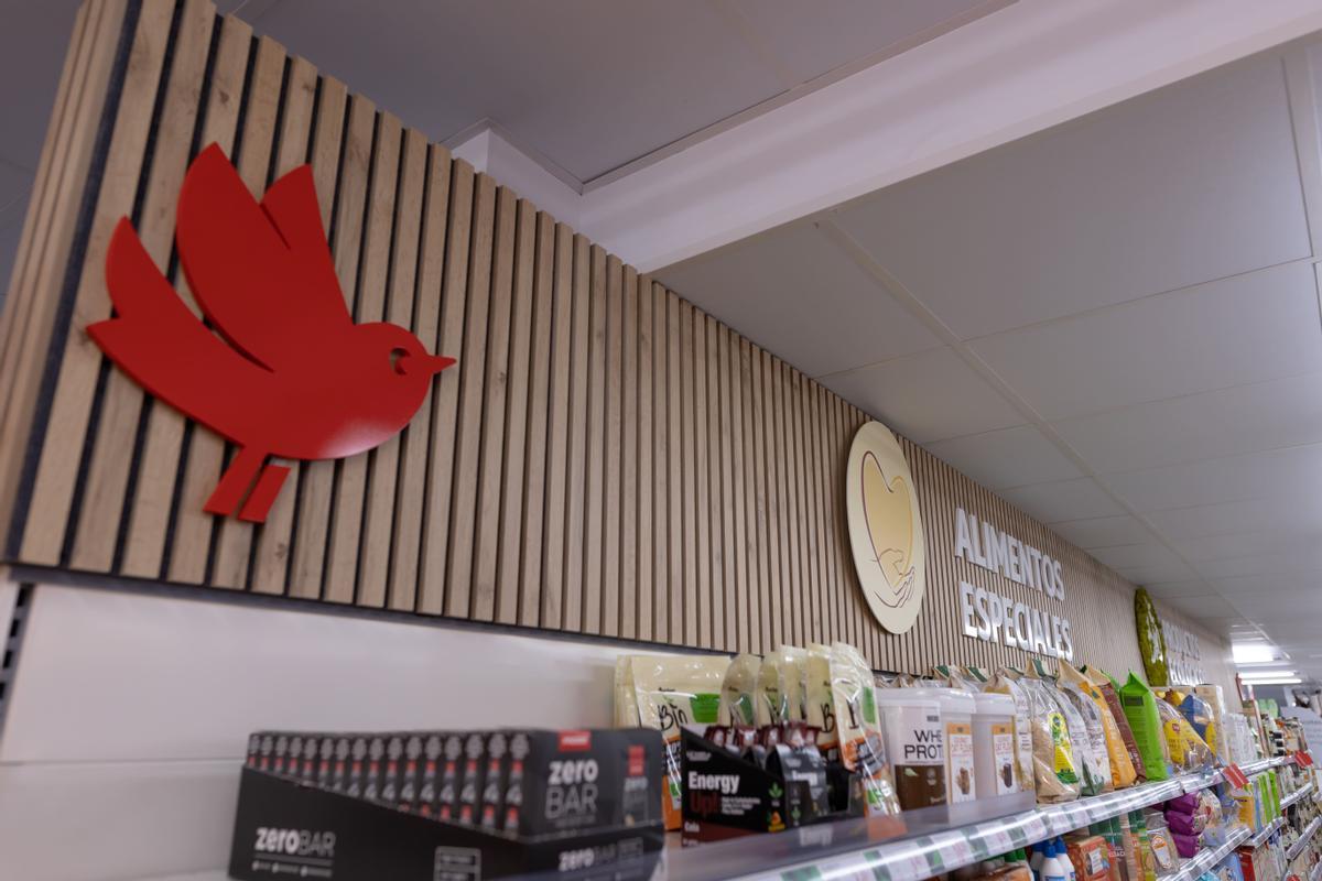 Interior de un supermercado Alcampo
